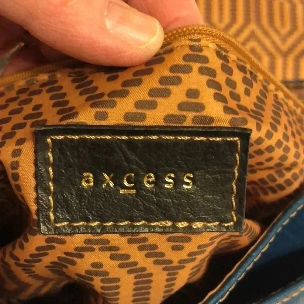 Axcess shoulder bag - Picture 10 of 12